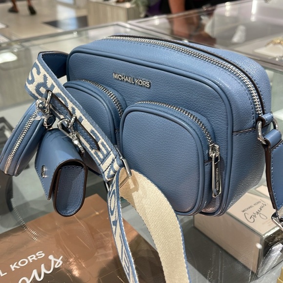 Michael Kors Jet Set Md Leather Crossbody Bag with Case for Apple Airpods Pro® - Picture 11 of 16